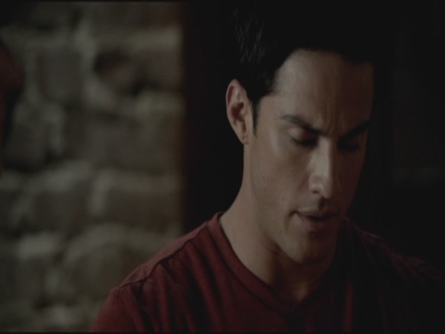 VampireDiariesWorld-dot-org-TVD_3x02TheHybrid2867.jpg