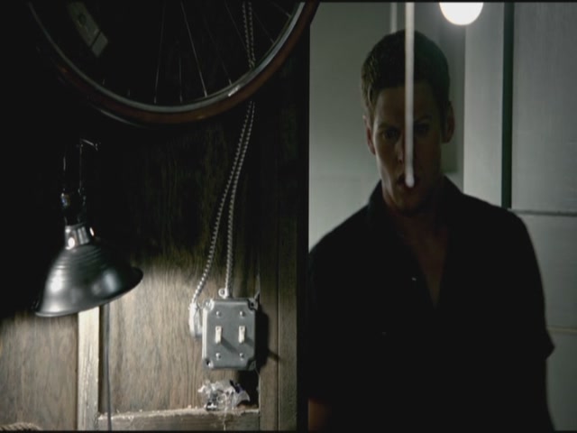 VampireDiariesWorld-dot-org-TVD_3x02TheHybrid3428.jpg