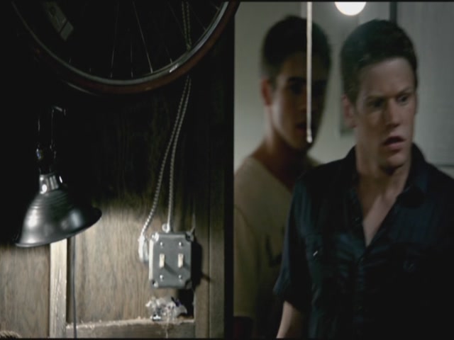 VampireDiariesWorld-dot-org-TVD_3x02TheHybrid3429.jpg