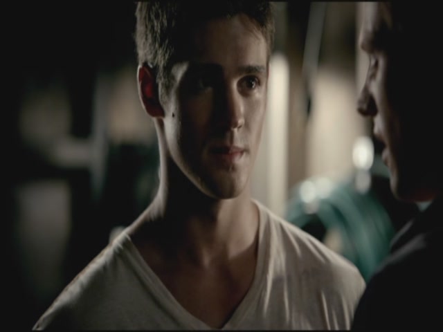 VampireDiariesWorld-dot-org-TVD_3x02TheHybrid3479.jpg