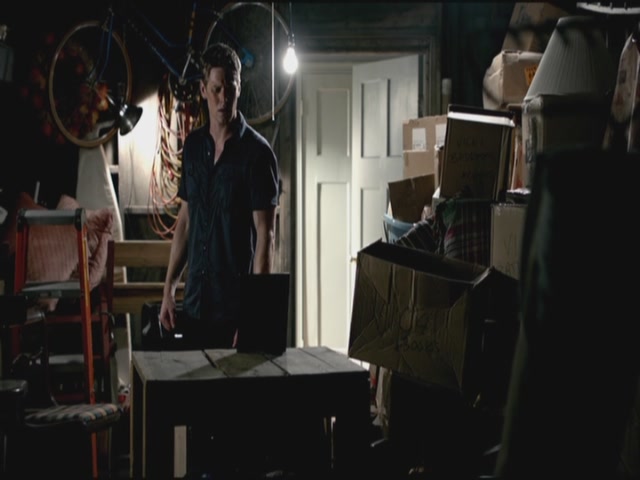 VampireDiariesWorld-dot-org-TVD_3x02TheHybrid3500.jpg
