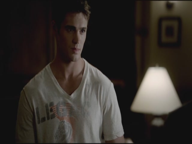 VampireDiariesWorld-dot-org-TVD_3x02TheHybrid3910.jpg