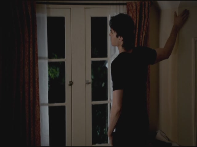 VampireDiariesWorld-dot-org-TVD_3x02TheHybrid4212.jpg