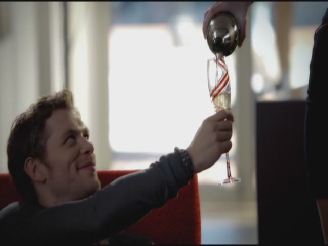 VampireDiariesWorld-dot-org-TVD_3x04DisturbingBehavior0012.jpg