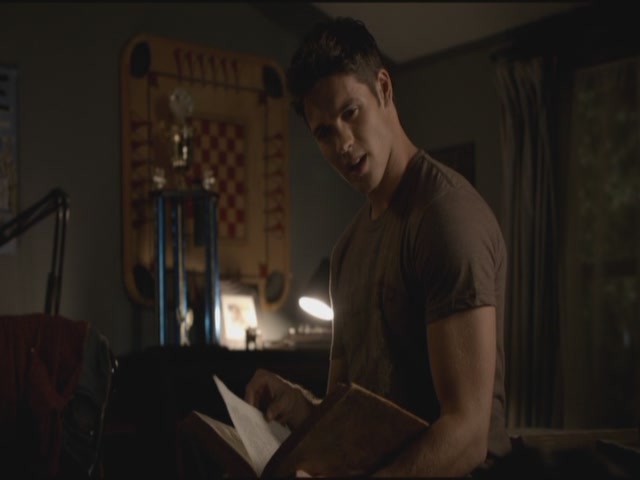 VampireDiariesWorld-dot-org-TVD_3x04DisturbingBehavior1018.jpg
