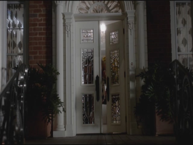 VampireDiariesWorld-dot-org-TVD_3x04DisturbingBehavior1183.jpg