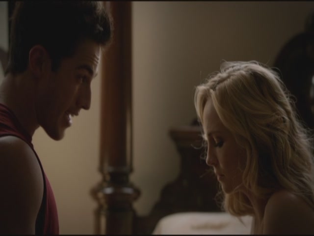 VampireDiariesWorld-dot-org-TVD_3x04DisturbingBehavior1359.jpg