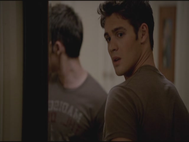 VampireDiariesWorld-dot-org-TVD_3x04DisturbingBehavior1579.jpg