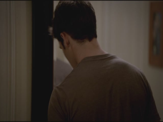VampireDiariesWorld-dot-org-TVD_3x04DisturbingBehavior1582.jpg