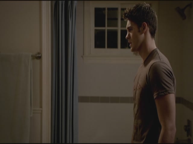 VampireDiariesWorld-dot-org-TVD_3x04DisturbingBehavior1633.jpg