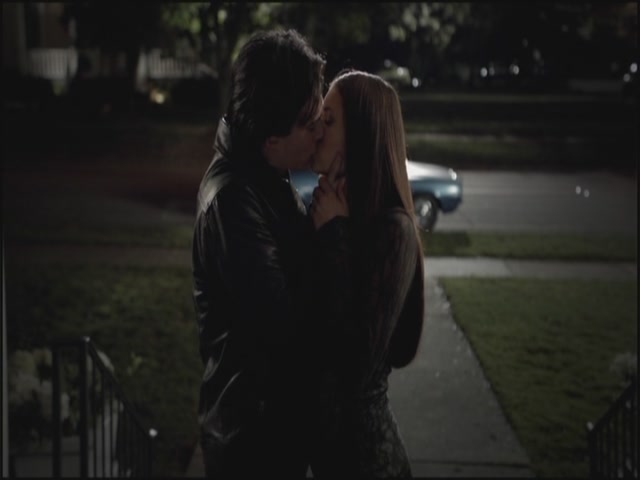 VampireDiariesWorld-dot-org-S3TVD_3x10TheNewDeal2243.jpg