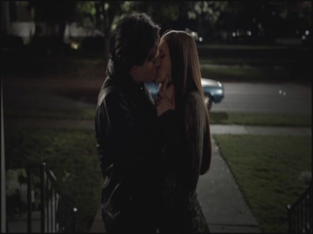 VampireDiariesWorld-dot-org-S3TVD_3x10TheNewDeal2245.jpg