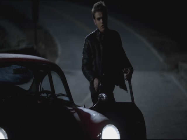 VampireDiariesWorld-dot-org-S3TVD_3x11OurTown1679.jpg