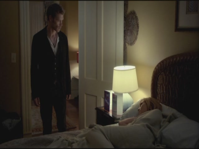 VampireDiariesWorld-dot-org-S3TVD_3x11OurTown1802.jpg