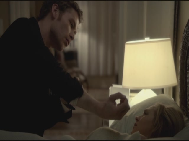 VampireDiariesWorld-dot-org-S3TVD_3x11OurTown1940.jpg