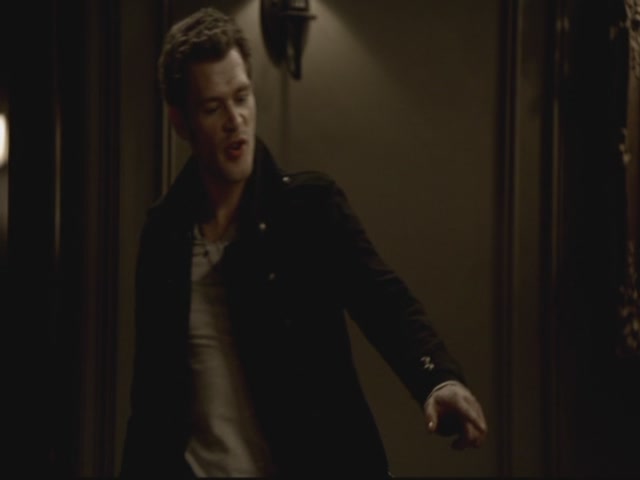 VampireDiariesWorld-dot-org-S3TVD_3x13BringingOutTheDead0021.jpg