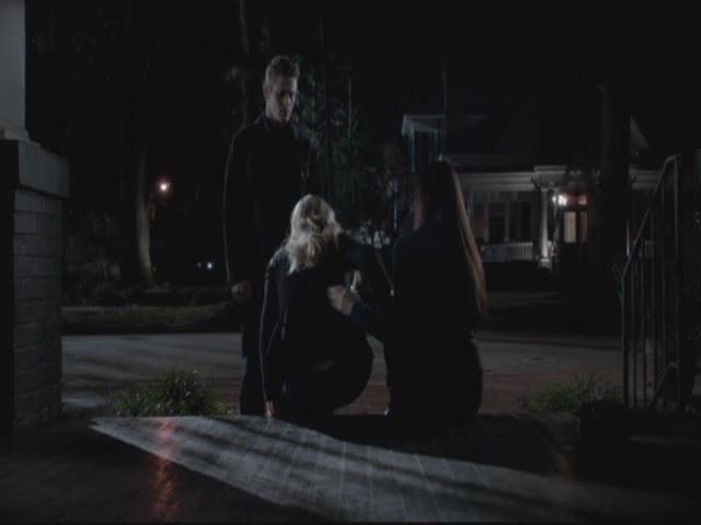 VampireDiariesWorld-dot-org-S3TVD_3x13BringingOutTheDead1088.jpg