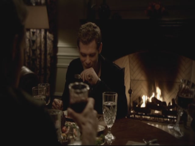 VampireDiariesWorld-dot-org-S3TVD_3x13BringingOutTheDead1121.jpg