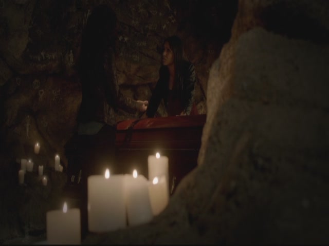 VampireDiariesWorld-dot-org-S3TVD_3x13BringingOutTheDead1230.jpg