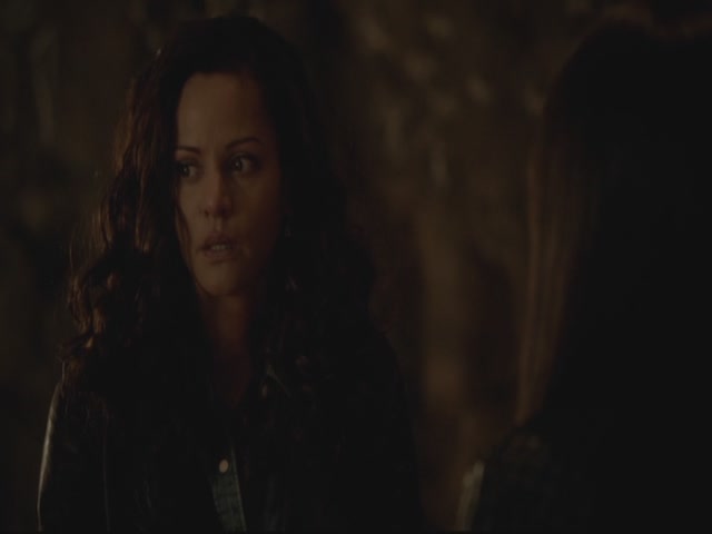 VampireDiariesWorld-dot-org-S3TVD_3x13BringingOutTheDead1231.jpg