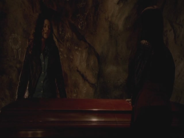 VampireDiariesWorld-dot-org-S3TVD_3x13BringingOutTheDead1235.jpg