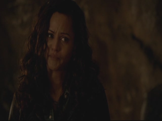 VampireDiariesWorld-dot-org-S3TVD_3x13BringingOutTheDead1288.jpg