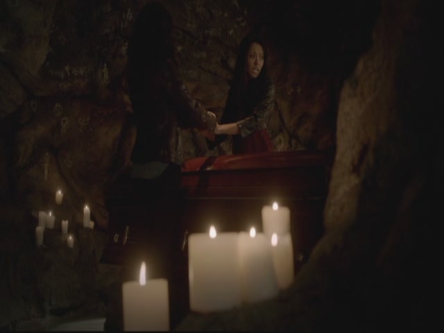 VampireDiariesWorld-dot-org-S3TVD_3x13BringingOutTheDead1330.jpg