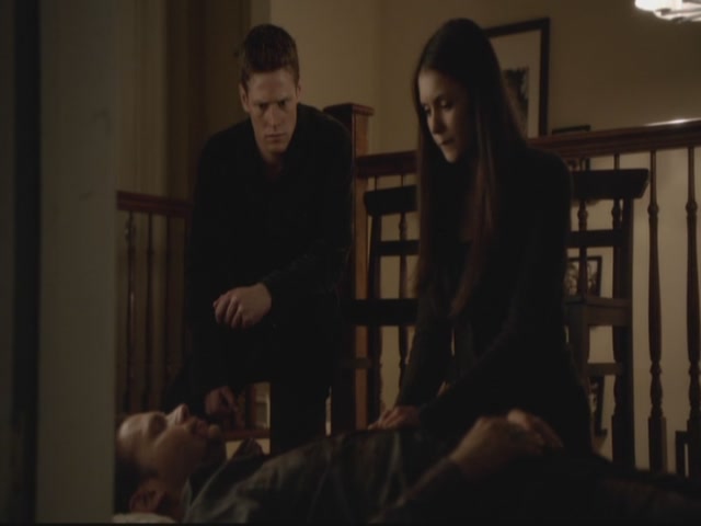 VampireDiariesWorld-dot-org-S3TVD_3x13BringingOutTheDead2000.jpg