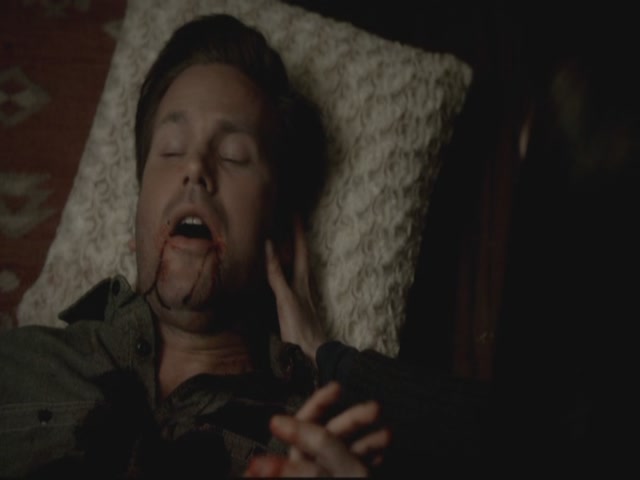 VampireDiariesWorld-dot-org-S3TVD_3x13BringingOutTheDead2125.jpg