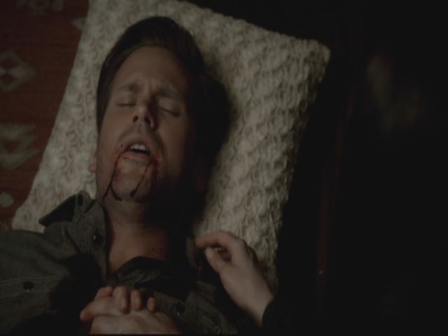 VampireDiariesWorld-dot-org-S3TVD_3x13BringingOutTheDead2126.jpg
