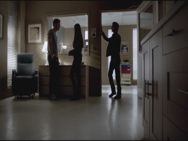 VampireDiariesWorld-dot-org-S3TVD_3x17BreakOnThrough0159.jpg