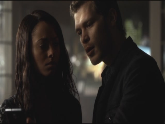 VampireDiariesWorld-dot-org-S3TVD_3x18TheMurderOfOne0700.jpg