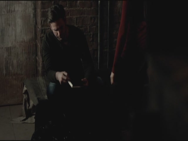VampireDiariesWorld-dot-org-S3TVD_3x19HeartOfDarkness0024.jpg