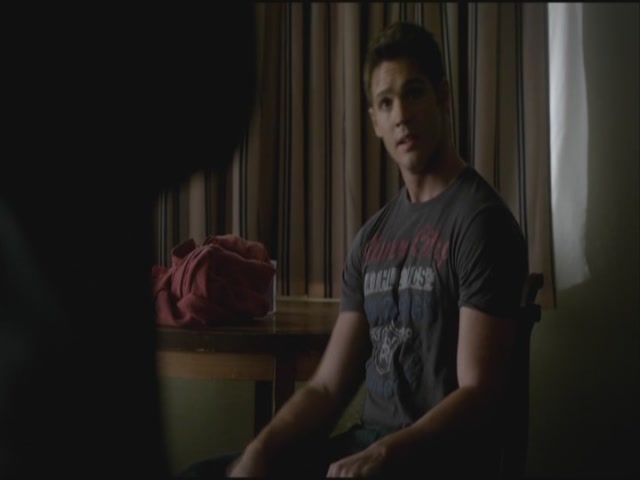 VampireDiariesWorld-dot-org-S3TVD_3x19HeartOfDarkness0520.jpg