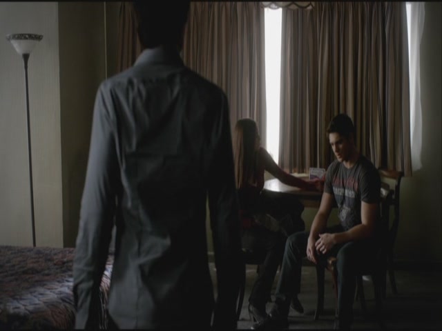 VampireDiariesWorld-dot-org-S3TVD_3x19HeartOfDarkness0531.jpg