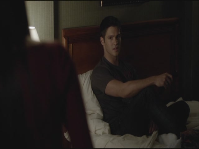 VampireDiariesWorld-dot-org-S3TVD_3x19HeartOfDarkness0975.jpg