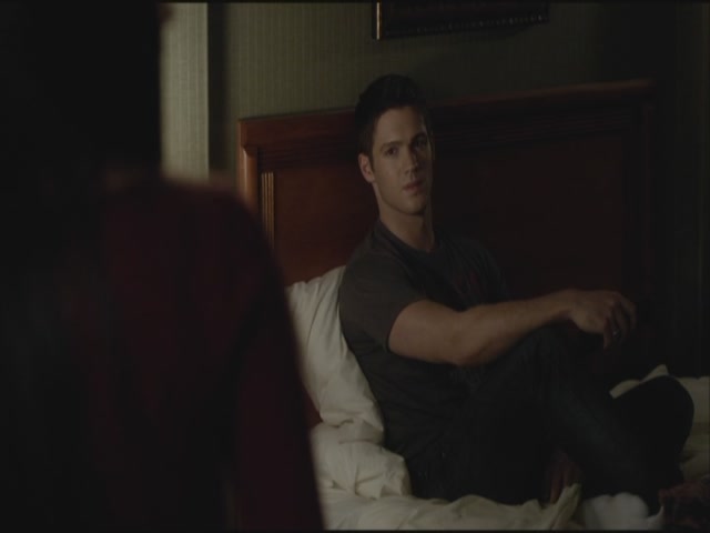 VampireDiariesWorld-dot-org-S3TVD_3x19HeartOfDarkness0978.jpg