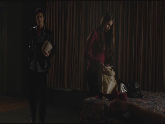 VampireDiariesWorld-dot-org-S3TVD_3x19HeartOfDarkness0984.jpg