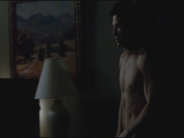 VampireDiariesWorld-dot-org-S3TVD_3x19HeartOfDarkness1196.jpg