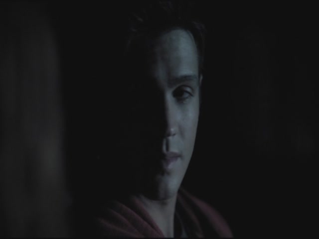 VampireDiariesWorld-dot-org-S3TVD_3x19HeartOfDarkness2039.jpg
