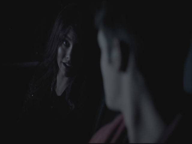 VampireDiariesWorld-dot-org-S3TVD_3x19HeartOfDarkness2040.jpg