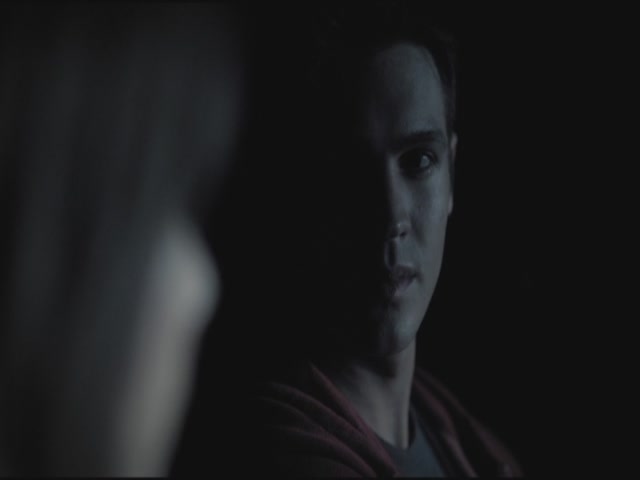 VampireDiariesWorld-dot-org-S3TVD_3x19HeartOfDarkness2044.jpg