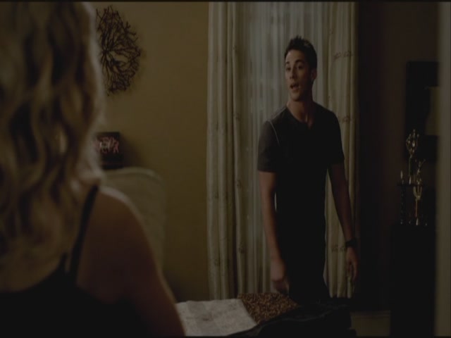 VampireDiariesWorld-dot-org-S3TVD_3x19HeartOfDarkness2113.jpg