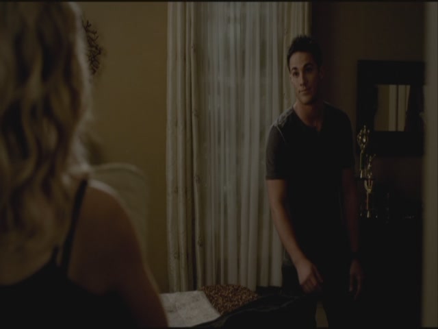 VampireDiariesWorld-dot-org-S3TVD_3x19HeartOfDarkness2114.jpg