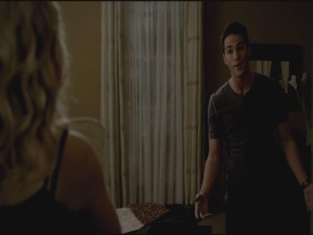 VampireDiariesWorld-dot-org-S3TVD_3x19HeartOfDarkness2115.jpg