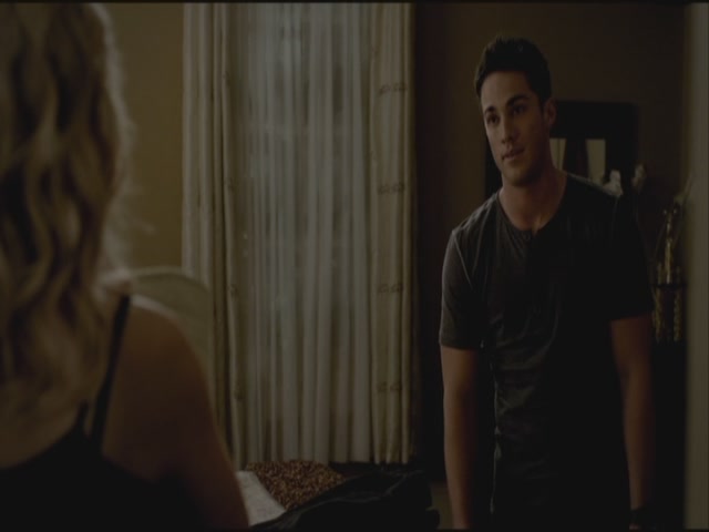 VampireDiariesWorld-dot-org-S3TVD_3x19HeartOfDarkness2116.jpg