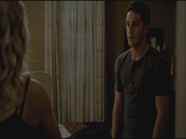 VampireDiariesWorld-dot-org-S3TVD_3x19HeartOfDarkness2117.jpg