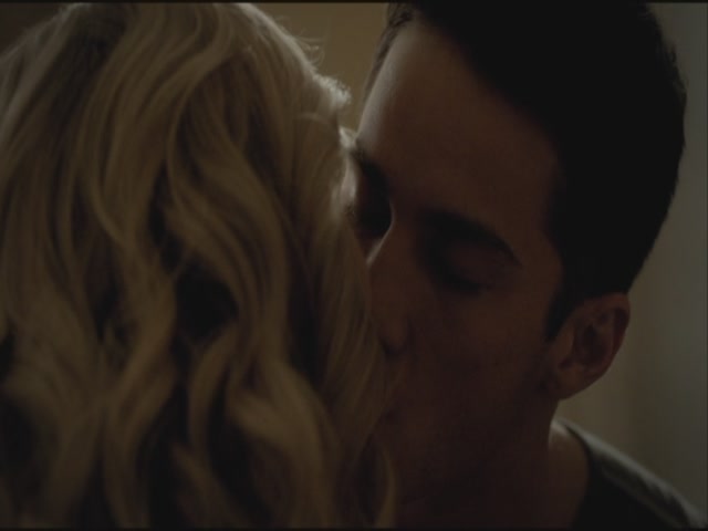 VampireDiariesWorld-dot-org-S3TVD_3x19HeartOfDarkness2123.jpg