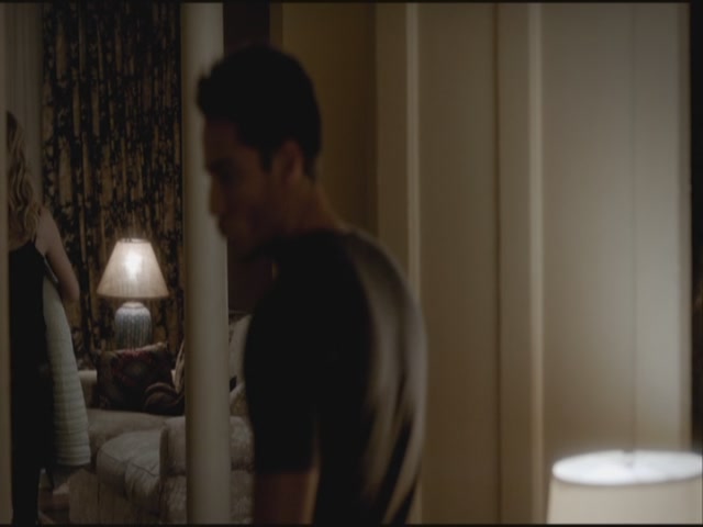 VampireDiariesWorld-dot-org-S3TVD_3x19HeartOfDarkness2135.jpg