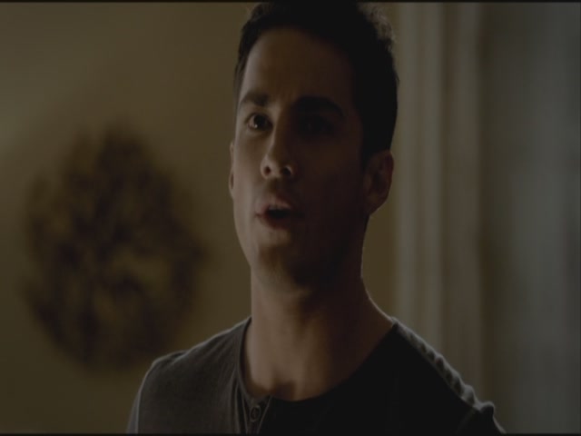 VampireDiariesWorld-dot-org-S3TVD_3x19HeartOfDarkness2145.jpg